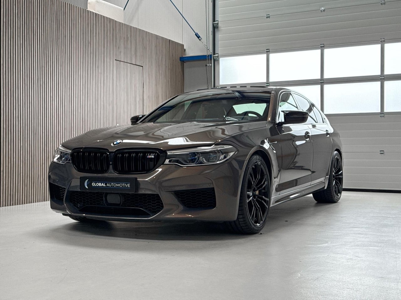 BMW M5 - 5-serie Competition - 625PK - KERAMISCH - LCI ACHTERLAMPEN - LASERLAMPEN - AutoWereld.nl