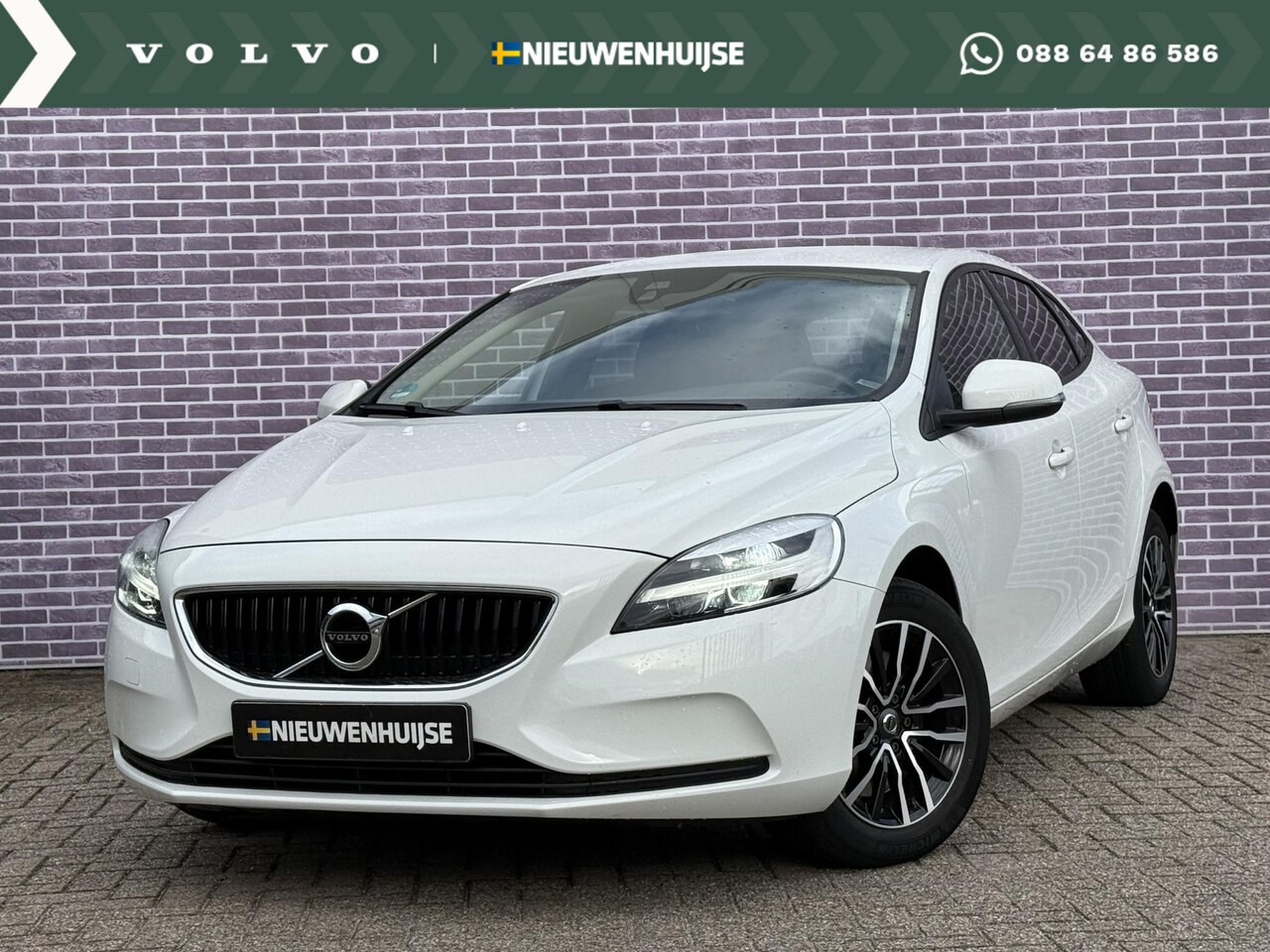 Volvo V40 - T2 POLAR + AUTOMAAT | Multi media | spraakbediening telefoon en Navigatie | Stoelverwarmin - AutoWereld.nl