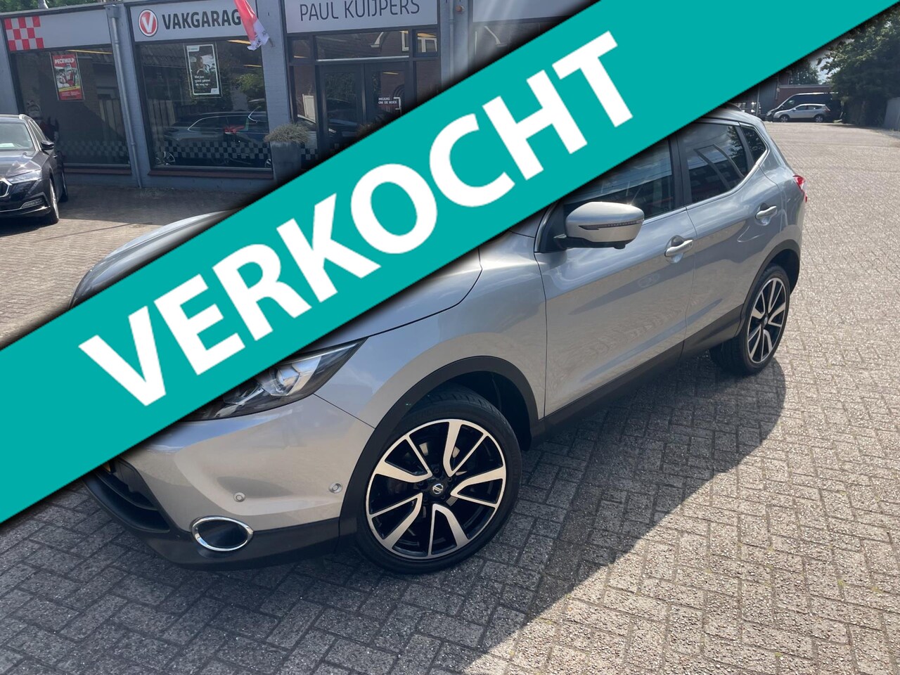 Nissan Qashqai - 1.6 163pk Tekna *1500kg trekgewicht + leder + trekhaak + panodak* - AutoWereld.nl