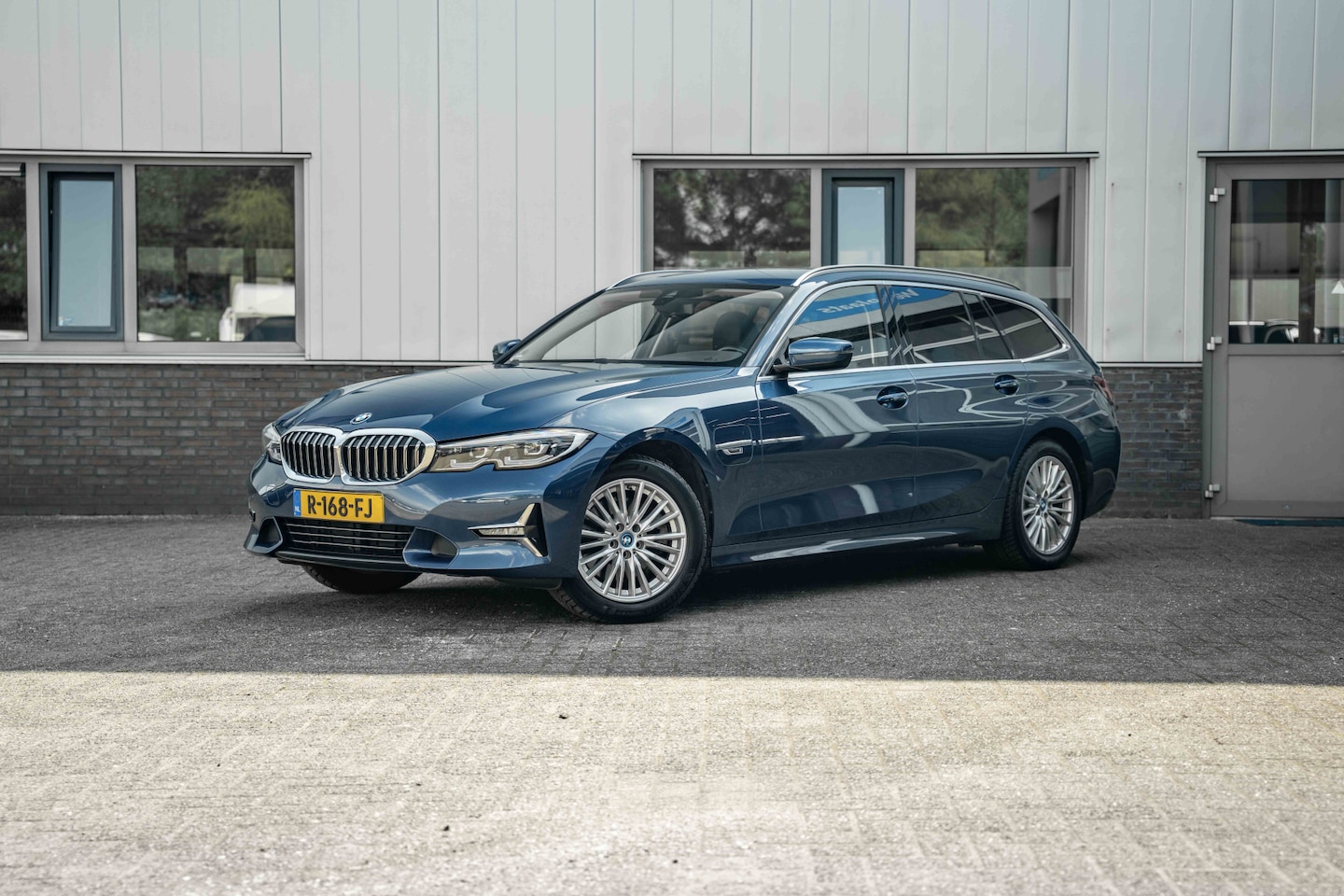 BMW 3-serie Touring - 320e Business Edition Plus | Sportstoelen Leder - AutoWereld.nl