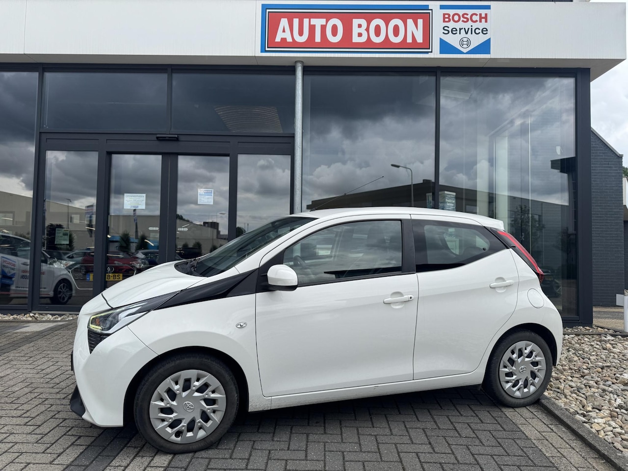 Toyota Aygo - 1.0 VVT-i x-play limited APPCARPLAY/P-CAM/LED/S&S/ MEDIA/BTA - 2E.EIG - NL AUTO - KM=NAP - - AutoWereld.nl
