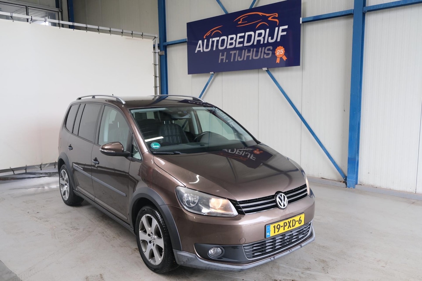 Volkswagen Touran Cross - 1.4 TSI 7p. > LEES ADVERTENTIE < - AutoWereld.nl