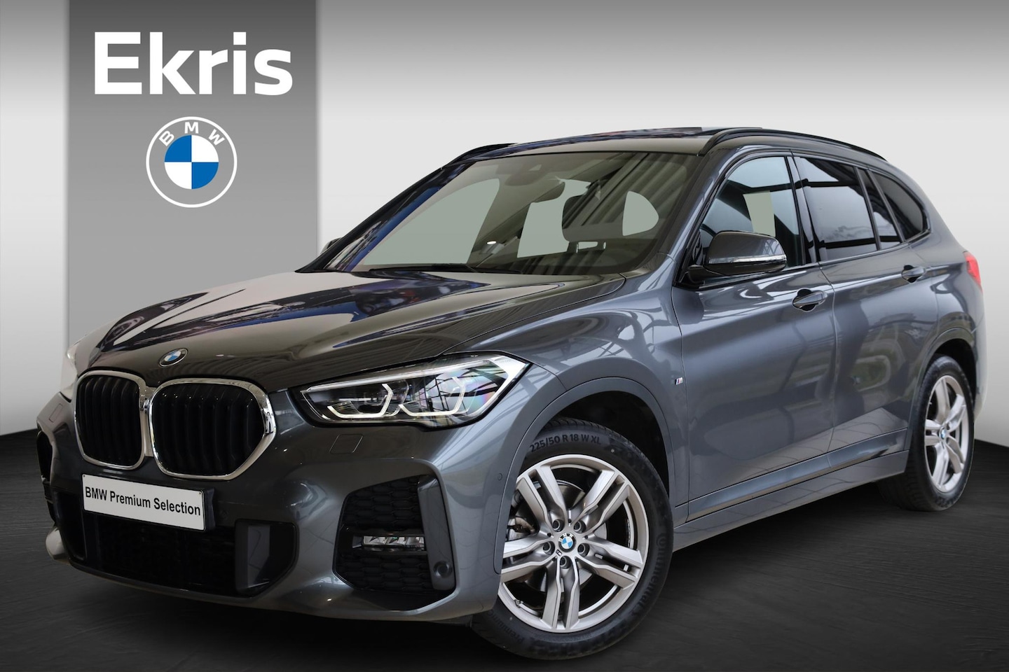 BMW X1 - sDrive18i M Sportpakket | Glazen panoramadak | Park Assistant | Achteruitrijcamera - AutoWereld.nl