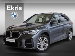 BMW X1 - sDrive18i M Sportpakket | Glazen panoramadak | Park Assistant | Achteruitrijcamera