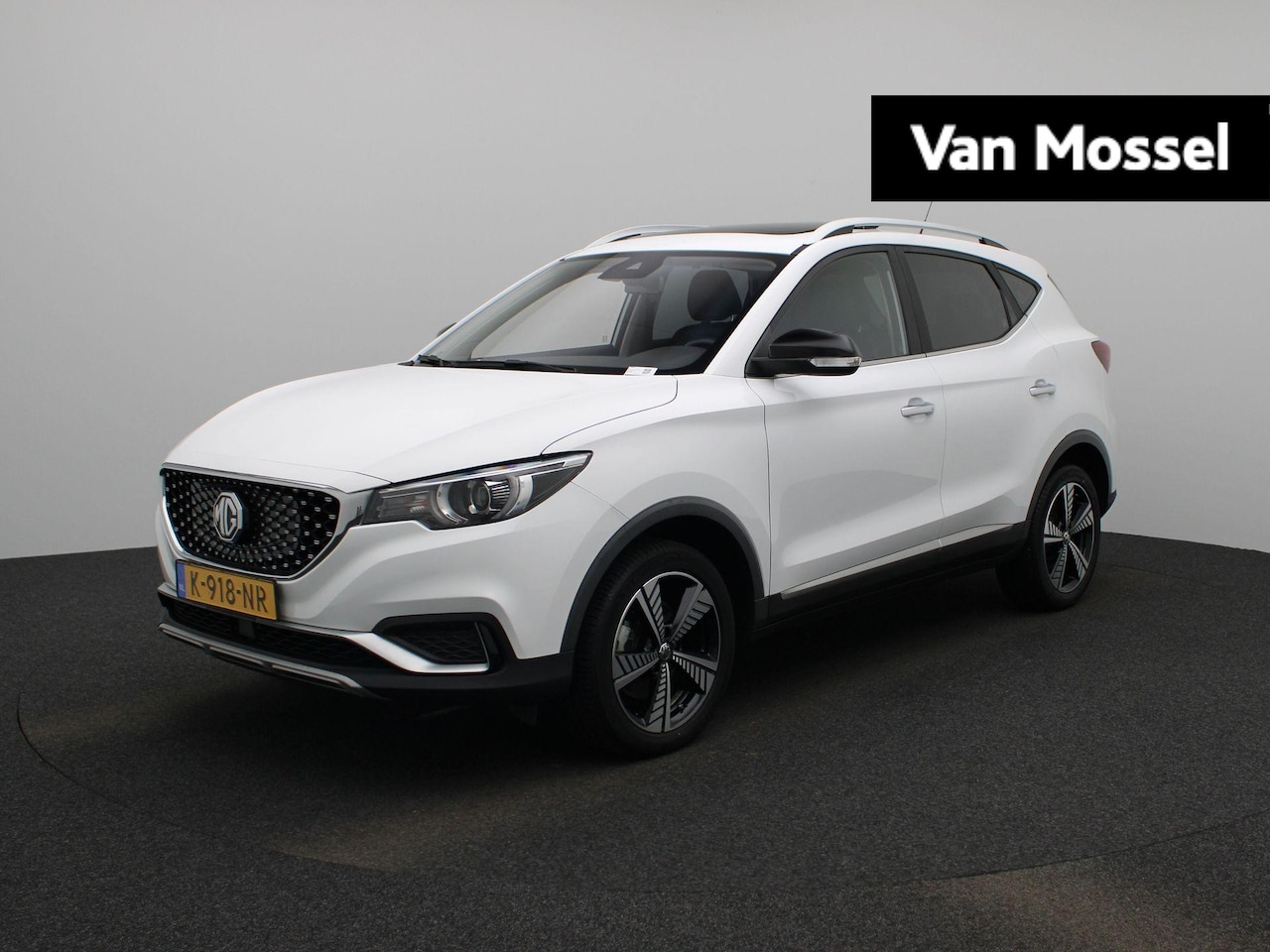 MG ZS - Luxury 45 kWh | Navigatie | Panorama dak | Parkeer camera | Leder | Parkeer sensoren - AutoWereld.nl