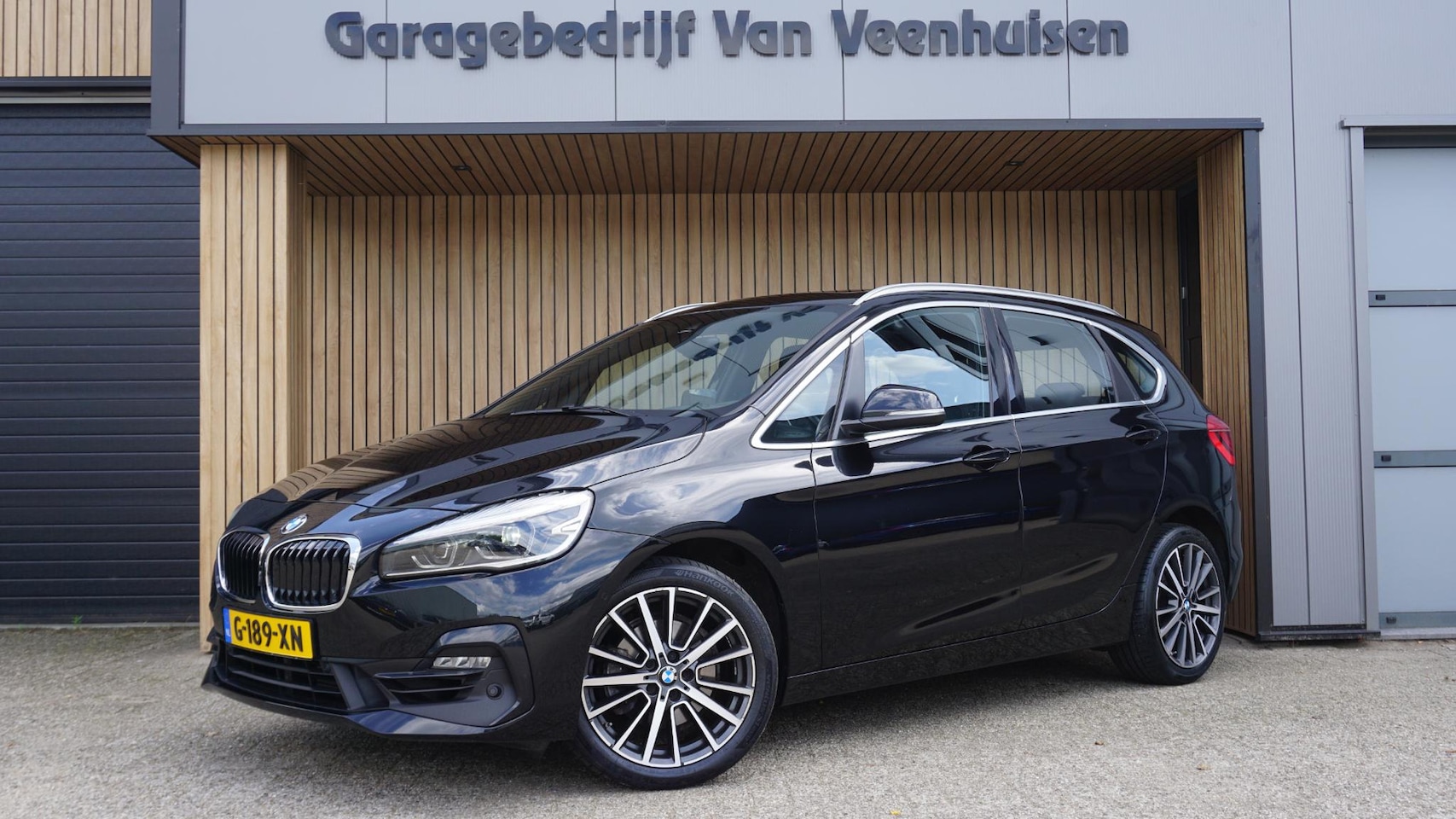 BMW 2-serie Active Tourer - 220i 190pk Sportline High Executive Pano.Dak Leder LED Head-up 18inch LM Trekhaak A-Camera - AutoWereld.nl