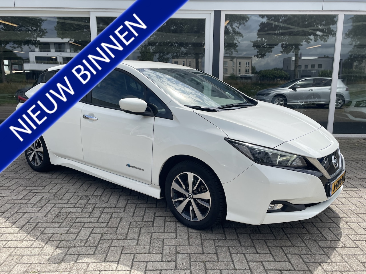 Nissan LEAF - Acenta 40 kWh 50% deal 5.475,- ACTIE Navi / Camera / Telefoon / cruise / Clima - AutoWereld.nl