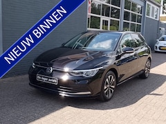 Volkswagen Golf - 2.0 TDI Style Automaat/ Led/ Trekhaak/ Stuur en stoelverwarming