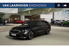 BMW 5-serie Touring - 550e xDrive M Sport Automaat / Panoramadak / Trekhaak / Bowers & Wilkins / M Multifunction