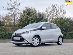Toyota Aygo - 1.0 VVT-i X-PLAY / NAVI / CAMERA / AUTOMAAT