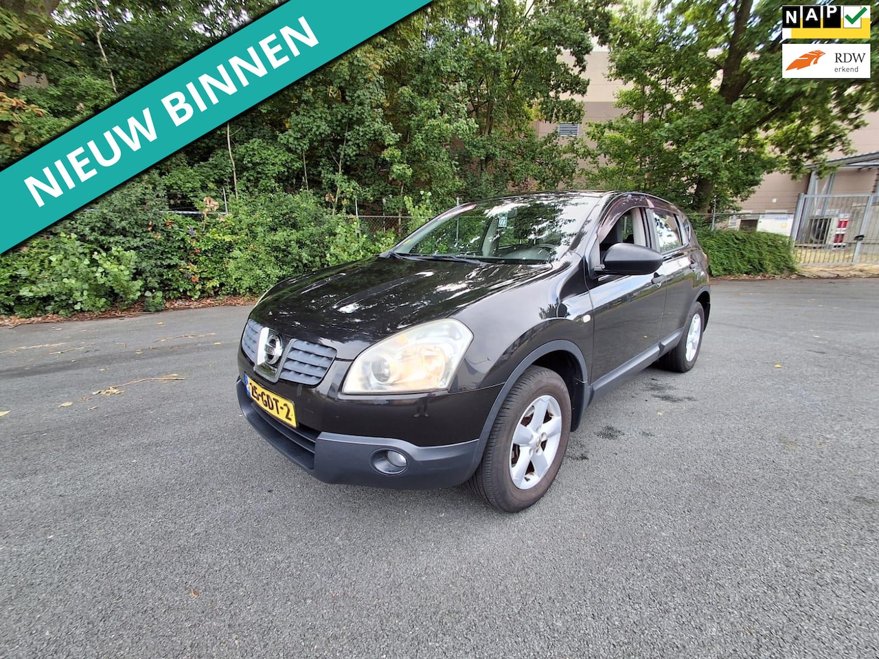 Nissan Qashqai - 1.6 Visia NETTE AUTO RIJDT EN SCHAKELT GOED - AutoWereld.nl