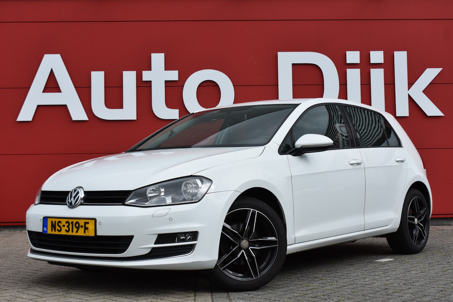 Volkswagen Golf - 1.2 TSI Trendline Airco | Cruise | Bluetooth | PDC V+A | LMV - AutoWereld.nl