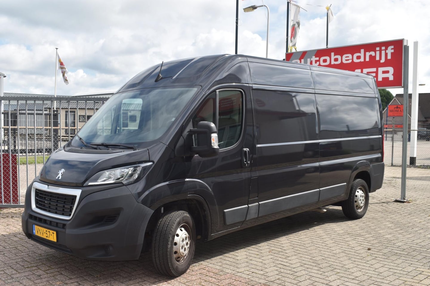 Peugeot Boxer - 333 2.2 BlueHDi 120 L3H2 Premium 333 2.2 BlueHDi 120 L3H2 Premium - AutoWereld.nl