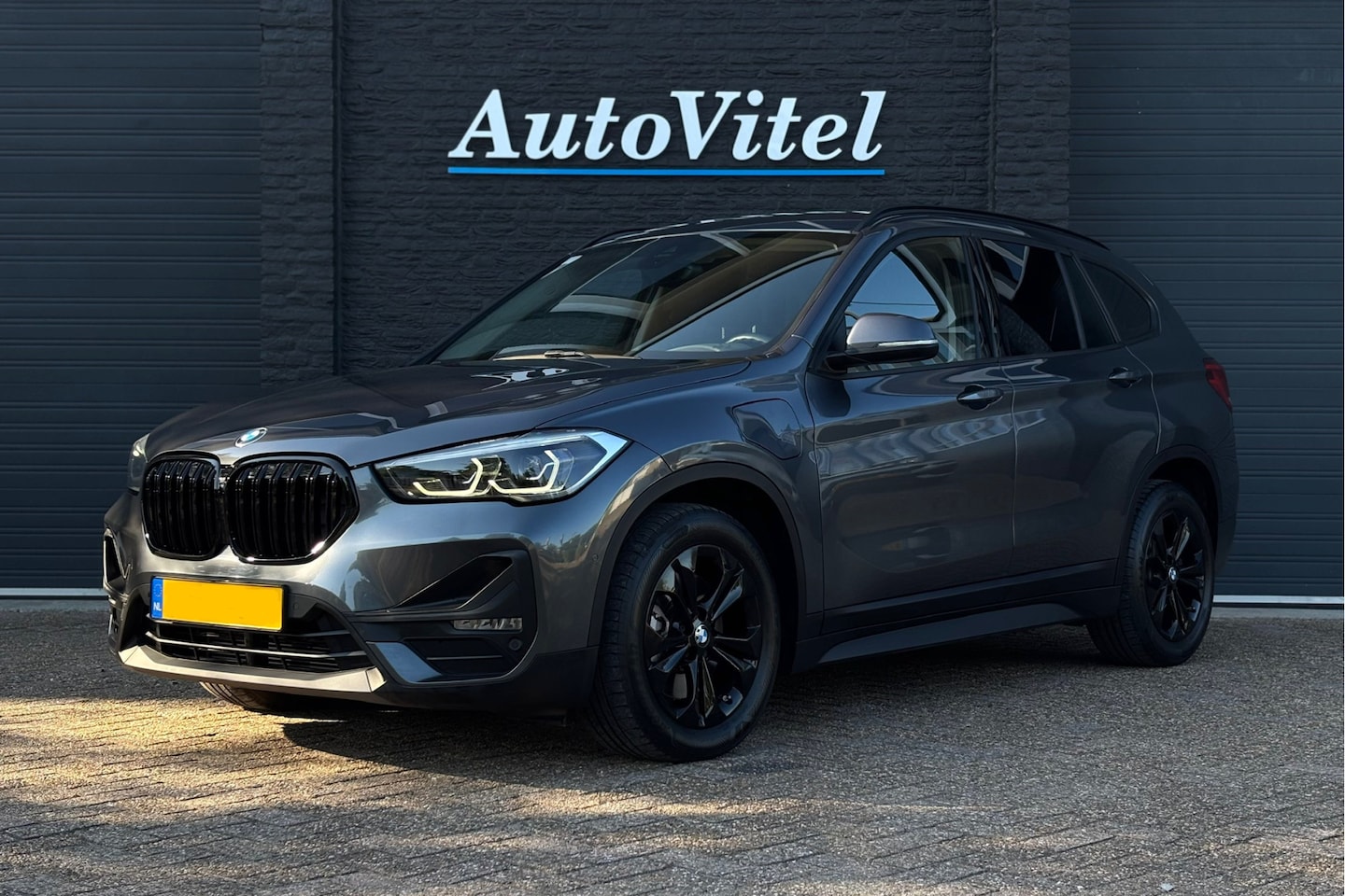 BMW X1 - xDrive25e | PDC V+A | Apple Carplay | Elektrische Klep | LED | Cruise | DAB - AutoWereld.nl