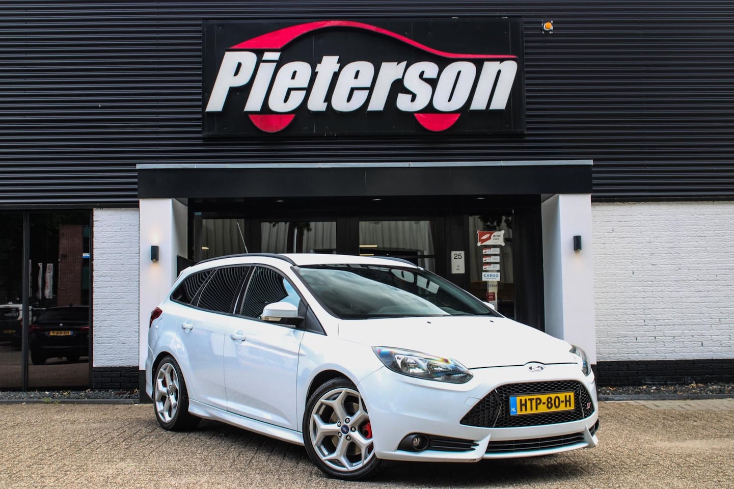 Ford Focus Wagon - 2.0 EcoBoost ST-2 STOELVERWARMING - AutoWereld.nl