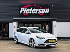 Ford Focus Wagon - 2.0 EcoBoost ST-2 STOELVERWARMING