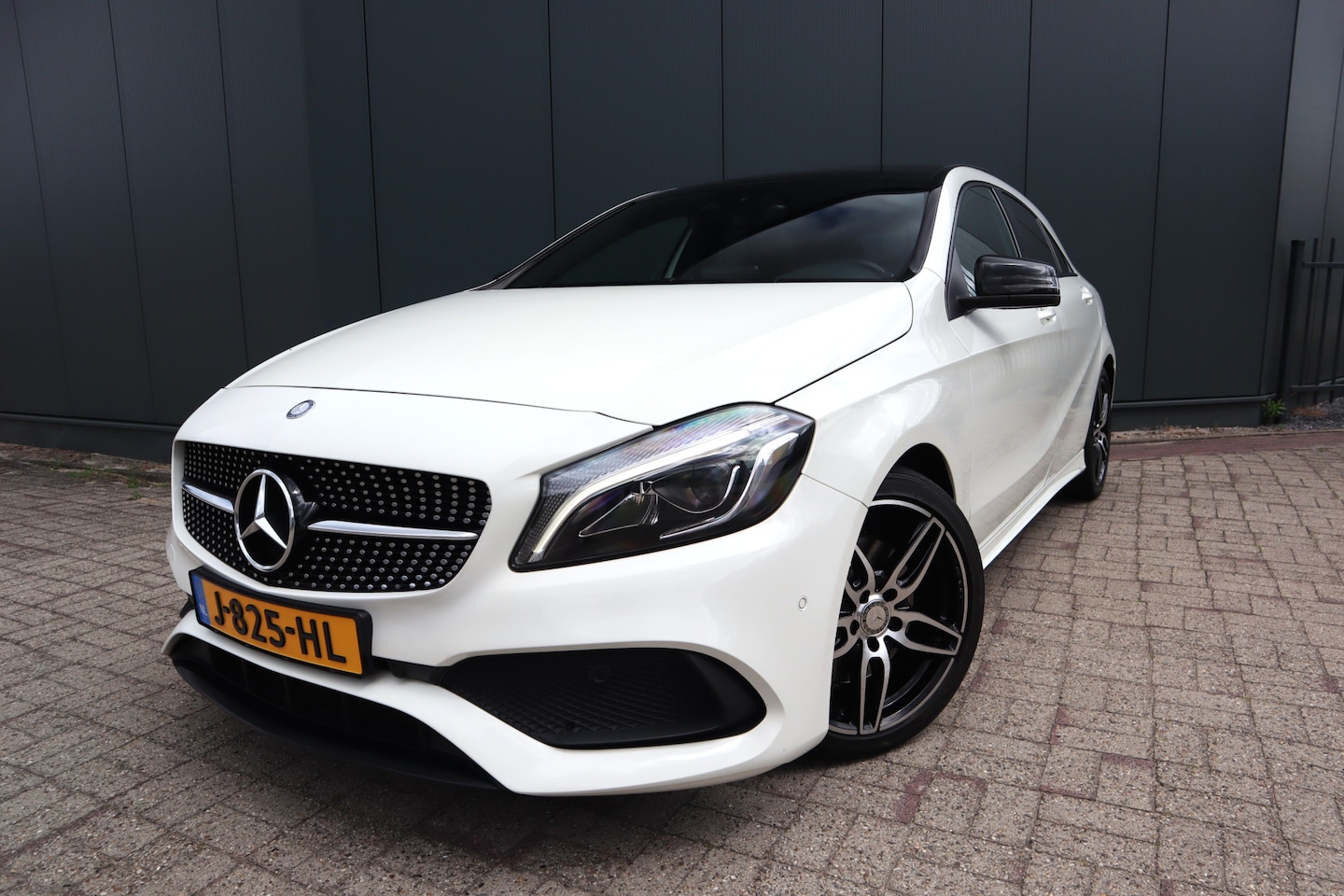 Mercedes-Benz A-klasse - 220 4MATIC AMG Automaat Panoramadak  Leder Navigatie Xenon Etc. Etc. - AutoWereld.nl