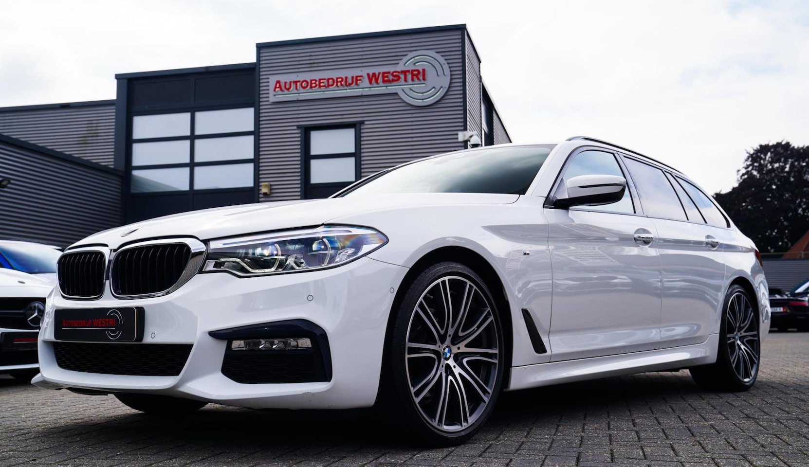 BMW 5-serie Touring - 520i High Executive | M-Pakket | Memory | Bots waarschuwingen - AutoWereld.nl