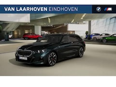 BMW 5-serie Touring - 550e xDrive M Sport Automaat / Panoramadak / Trekhaak / Bowers & Wilkins / M Multifunction