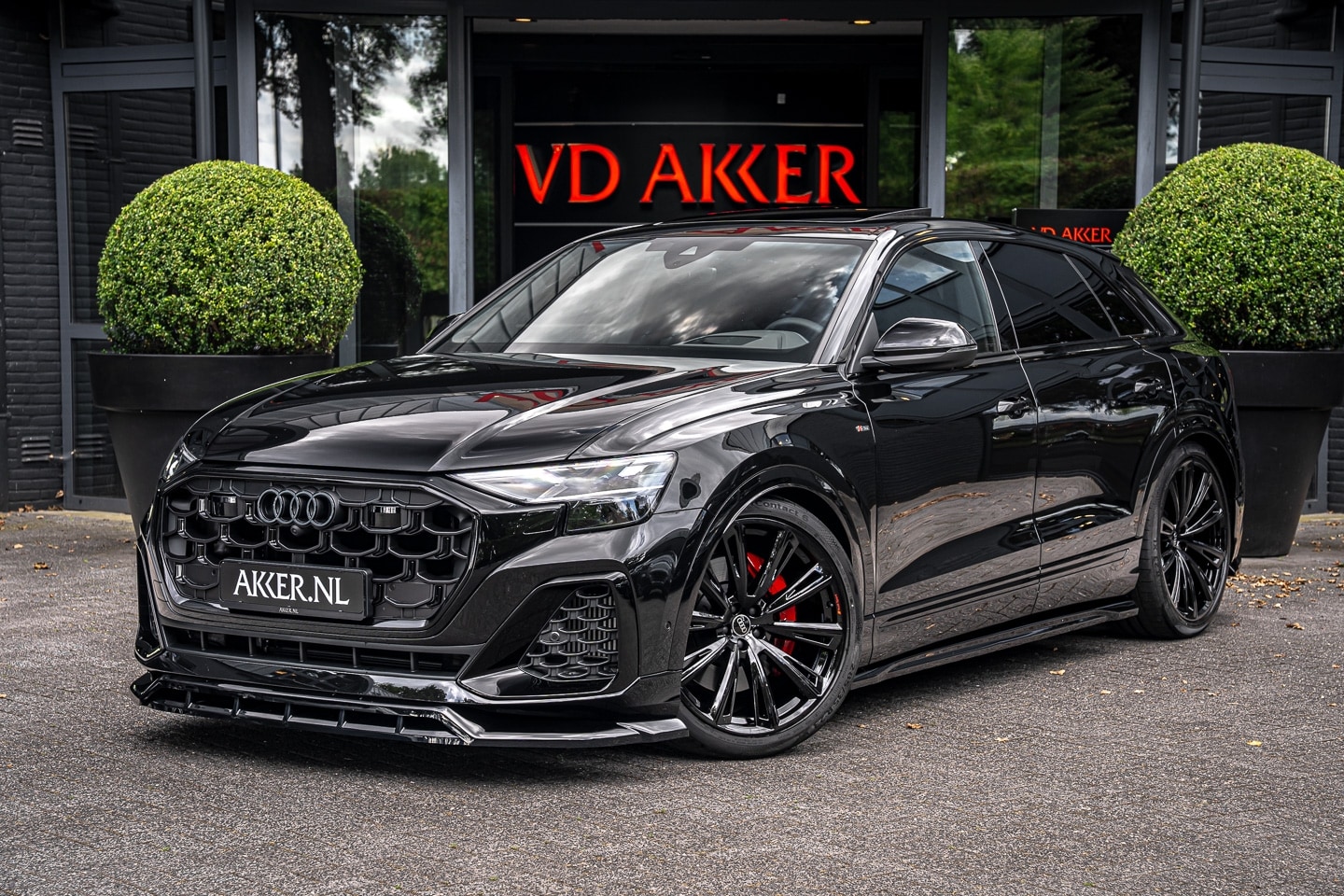Audi Q8 - 60 TFSIe AERO Black Optiek |Panoramadak | 23 Inch | Head-up | ACC | Trekhaak - AutoWereld.nl