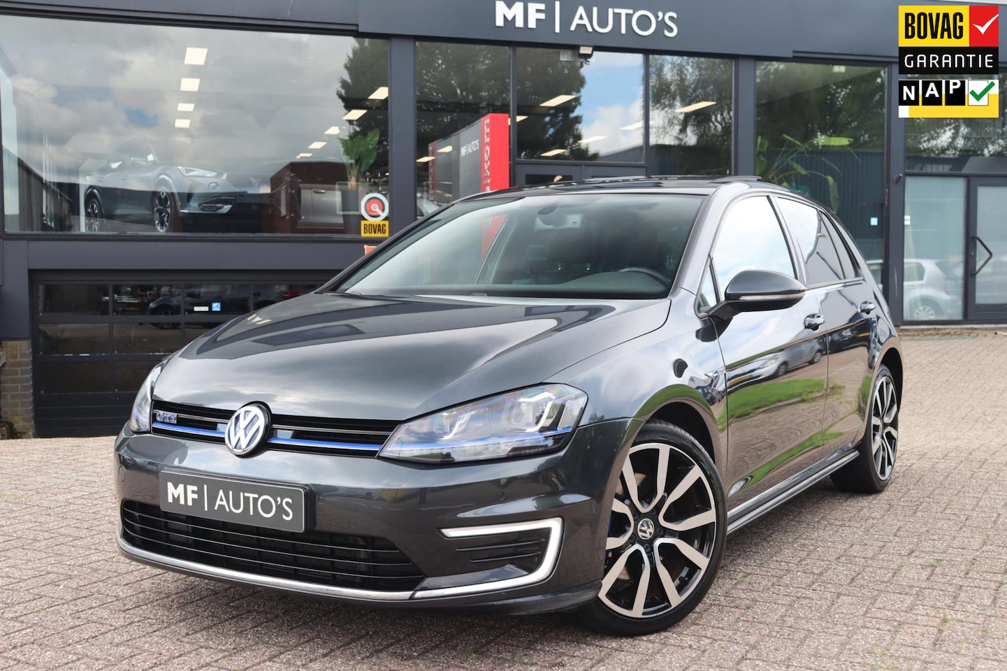 Volkswagen Golf - 1.4 TSI GTE|Pano|Led|Navi|Trekhaak|NL Auto NAP - AutoWereld.nl