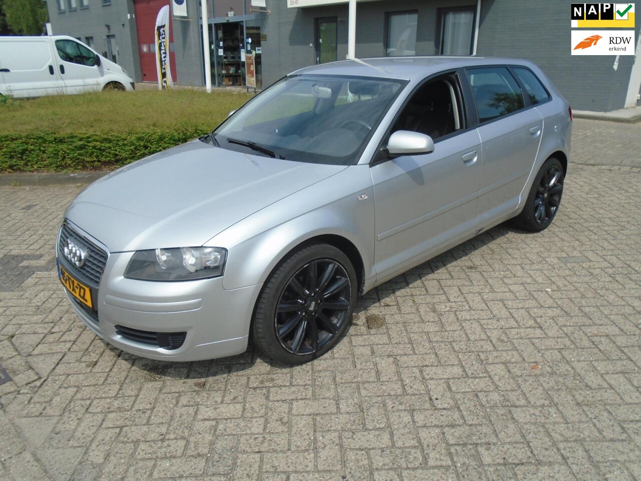 Audi A3 Sportback - 1.6 FSI Attraction 1.6 FSI Attraction Nieuwe Apk - AutoWereld.nl
