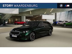 BMW 5-serie Touring - 530e M Sport Automaat / Panoramadak / Trekhaak / Bowers & Wilkins / Adaptief onderstel pro