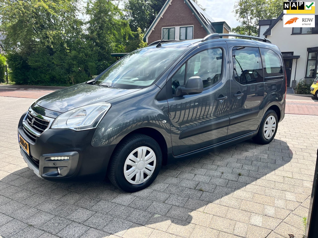 Peugeot Partner Tepee - 1.2 Tepee 5 Pers Ecc Trekh Isofix 2 Schuifd Cruise Navi NW APK - AutoWereld.nl