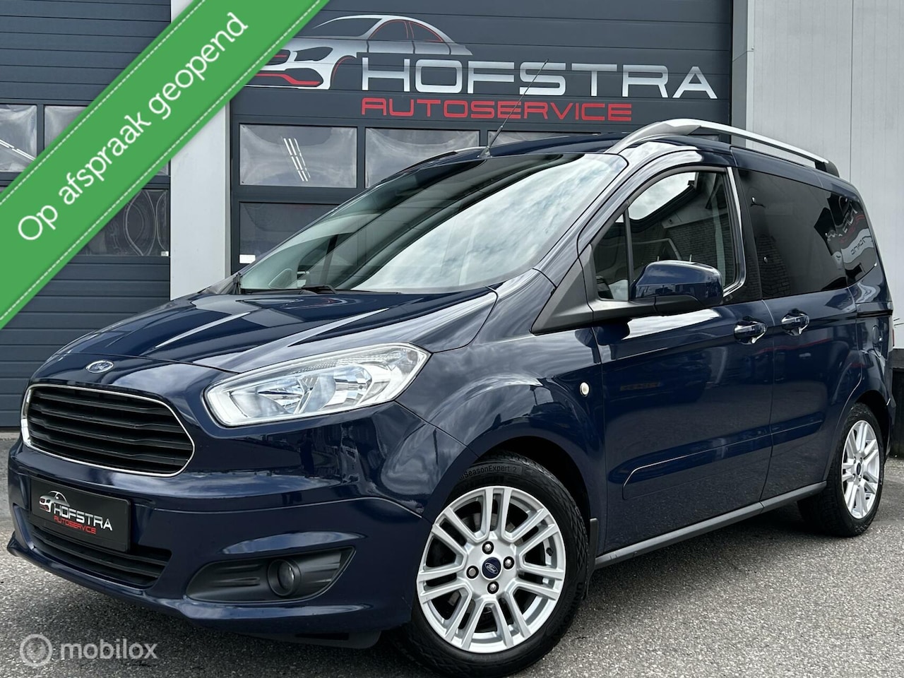 Ford Tourneo Courier - 1.0 Titanium Stoelverw Trekhk Lage KM Uniek! - AutoWereld.nl