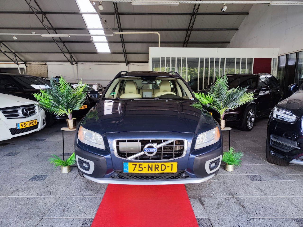 Volvo XC70 - 2.0 D3 AUT R-DESIGN PANO FACELIFT FULL! - AutoWereld.nl