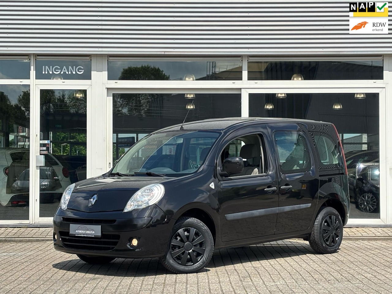 Renault Kangoo Family - 1.6-16V 2 Schuifdeuren / Airco / Trekhaak. - AutoWereld.nl