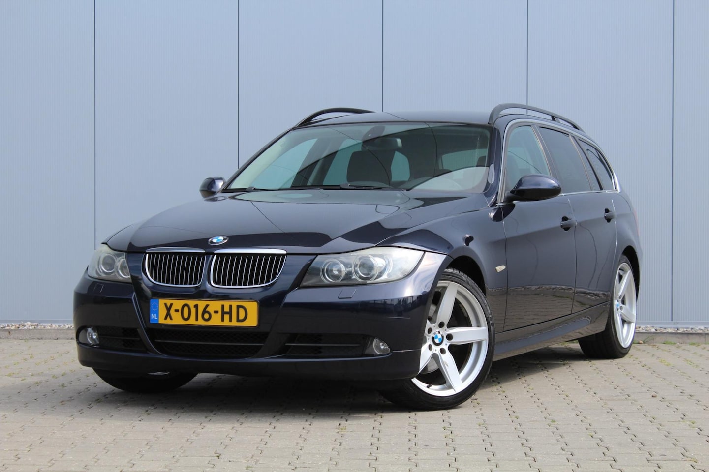 BMW 3-serie Touring - 325i Business Line | Automaat | Stoelverwarming | Navigatie | Clima / Cruise control | PDC - AutoWereld.nl