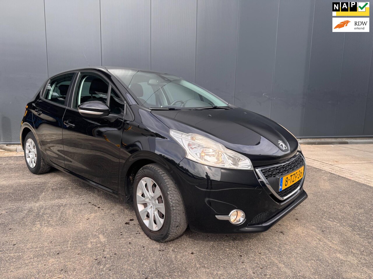 Peugeot 208 - 1.2 VTi Envy navi clima - AutoWereld.nl