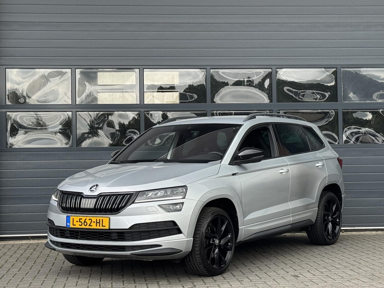 Skoda Karoq - 1.5 TSI ACT SPORTLINE BUSINESS I AUTOMAAT I ADAPTIVE CRUISE CONTROL I STOELVERWARMING I AP - AutoWereld.nl