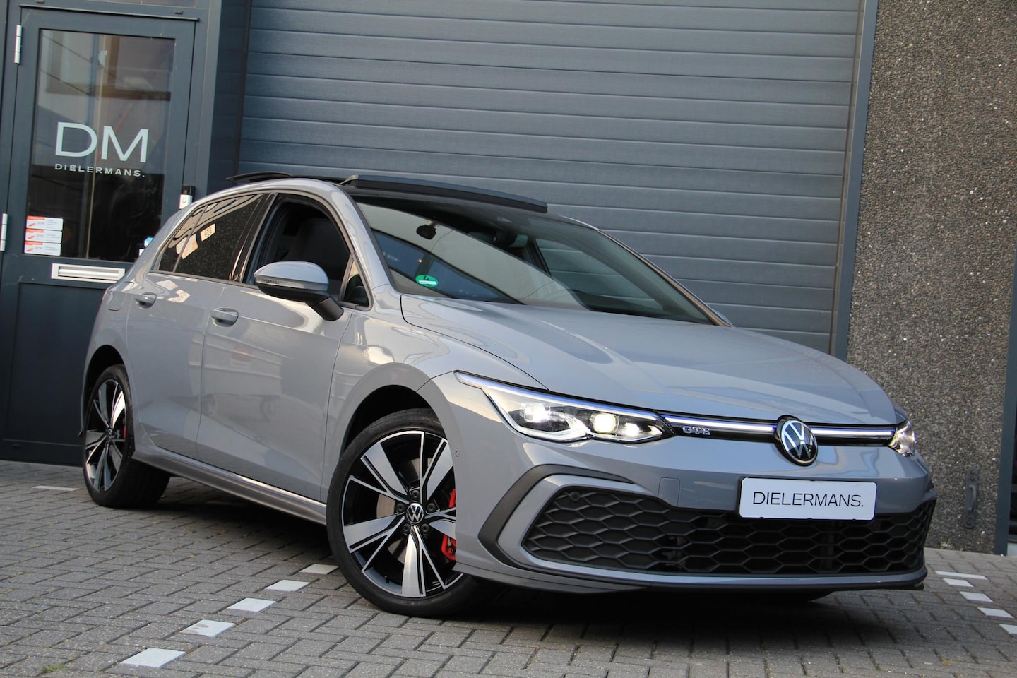 Volkswagen Golf - 1.4 eHybrid GTE Pano | IQ Lights | Moonstone Grey - AutoWereld.nl