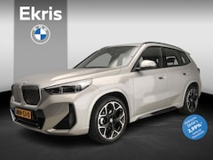 BMW iX1 - eDrive20 M Sportpakket | Premium Pack | Achteruitrijcamera | Alu 18"
