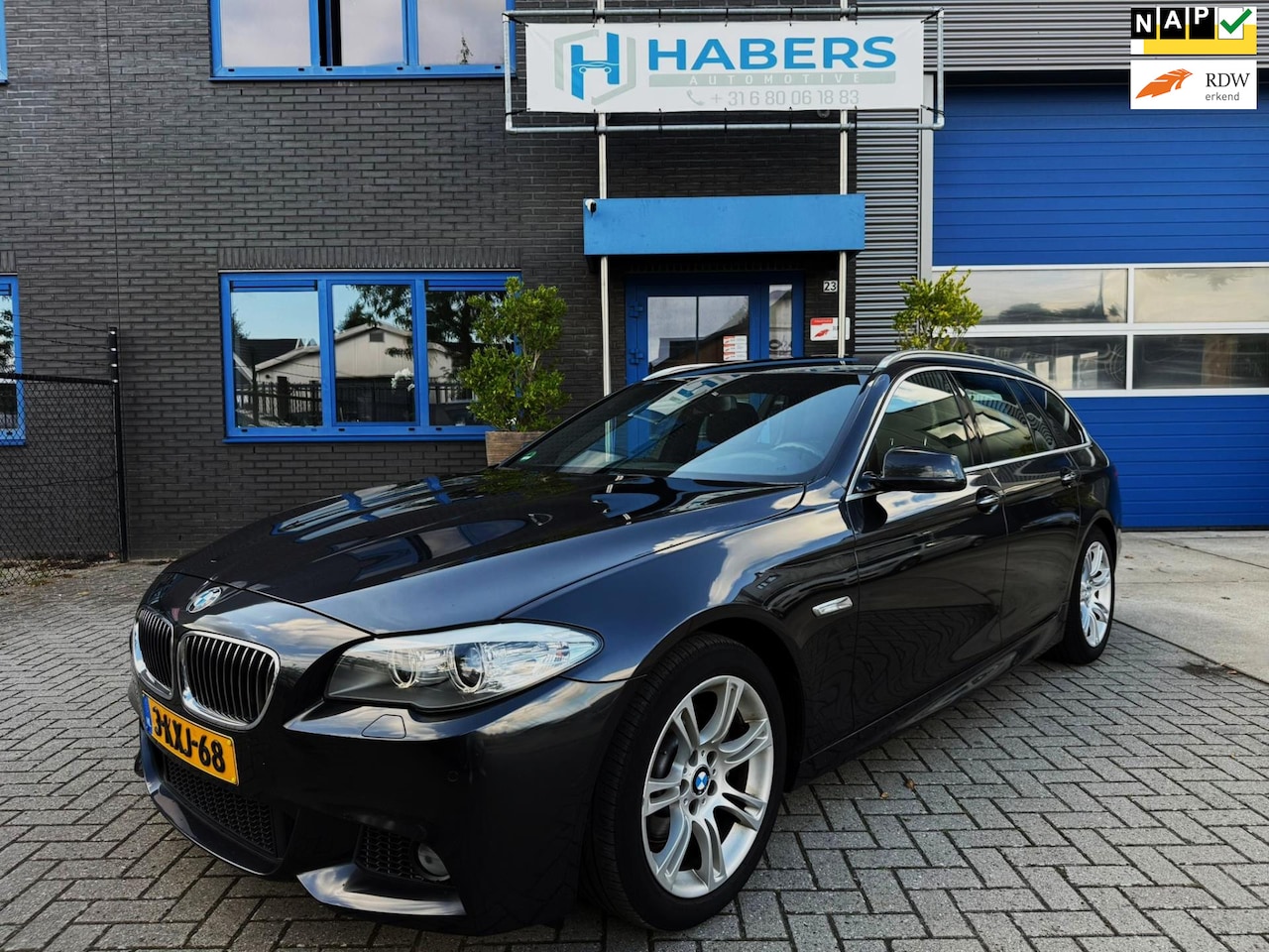 BMW 5-serie Touring - 520i 184PK|Origineel NL|Digital cockpit|Alcantara|Navi|AUT|M-Pakket|Flippers|Sportstoel|Cr - AutoWereld.nl