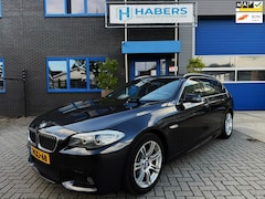 BMW 5-serie Touring - 520i 184PK|Origineel NL|Digital cockpit|Alcantara|Navi|AUT|M-Pakket|Flippers|Sportstoel|Cr