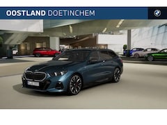 BMW 5-serie Touring - 530e M Sport Automaat / Panoramadak / Trekhaak / Bowers & Wilkins / Adaptief onderstel pro