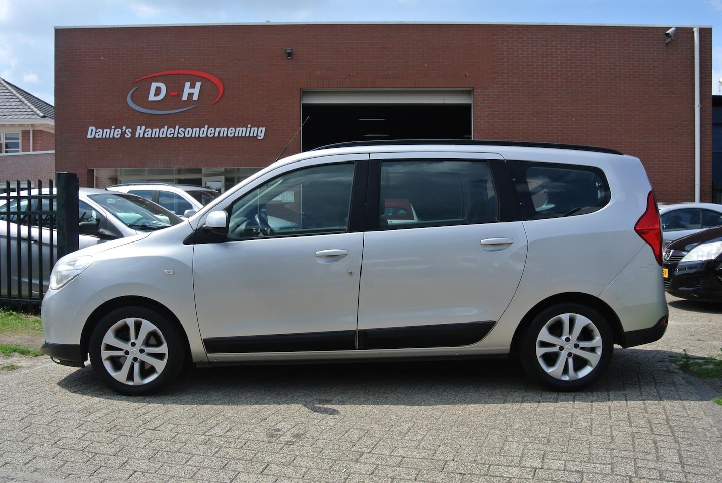 Dacia Lodgy - 1.2 TCe Prestige 7p. airco inruil mogelijk nap - AutoWereld.nl