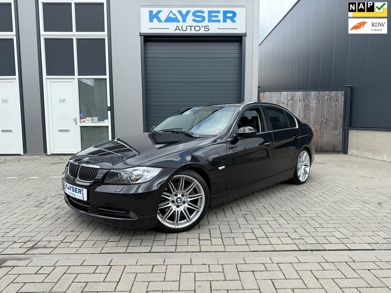 BMW 3-serie - 330i Sedan Handbak Dynamic Exe. Xenon Leder Cruise Memory Airco - AutoWereld.nl