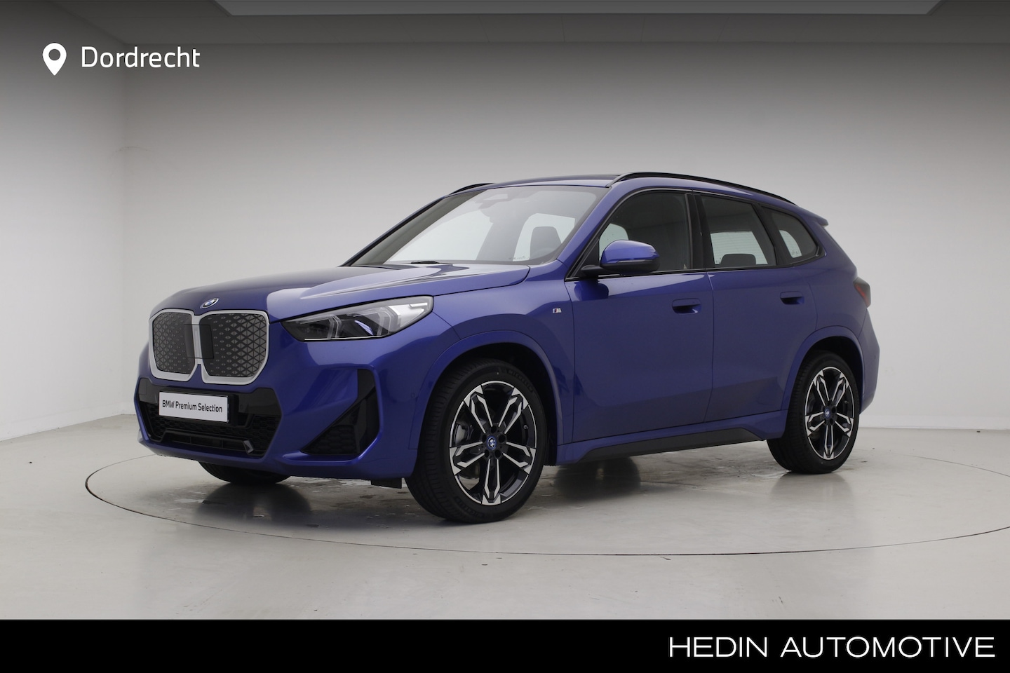 BMW iX1 - eDrive20 67 kWh M-Sport | 19" | Trekhaak | Panorama | Premium Pack | Voorbereiding Driving - AutoWereld.nl