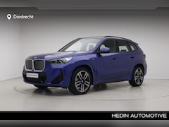 BMW iX1 - eDrive20 67 kWh M-Sport | 19" | Trekhaak | Panorama | Premium Pack | Voorbereiding Driving