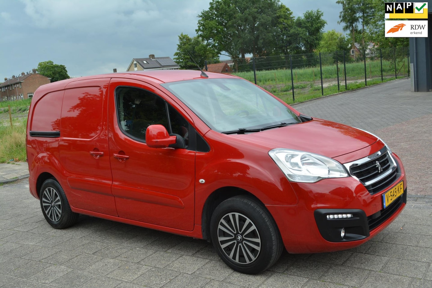Peugeot Partner - 120 1.6 BlueHDi 75 L1 Premium Pack 120 1.6 BlueHDi 75 L1 Premium Pack - AutoWereld.nl
