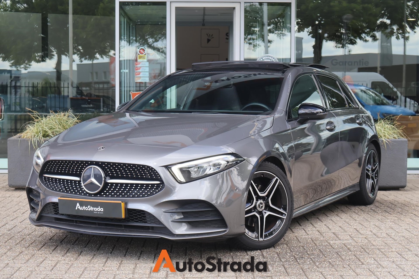 Mercedes-Benz A-klasse - A 180 AMG-Line 136pk | Night Pakket | Pano | Cruise | Climate | Navigatie | Camera | LED | - AutoWereld.nl