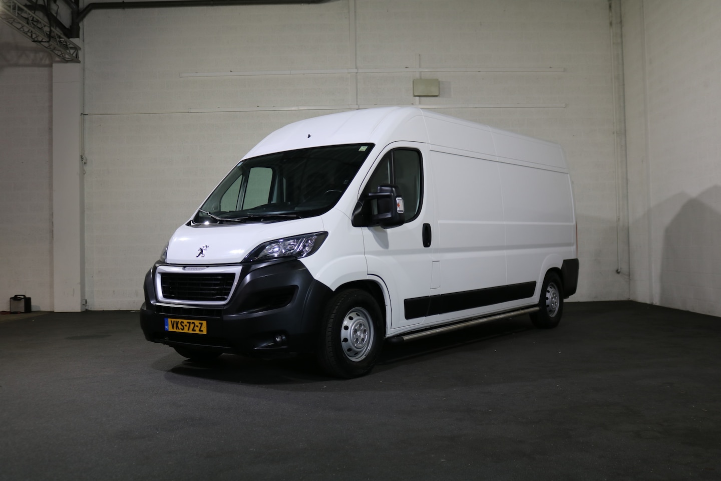 Peugeot Boxer - 2.2 BlueHDi 165pk L3 H2 Airco Camera - AutoWereld.nl