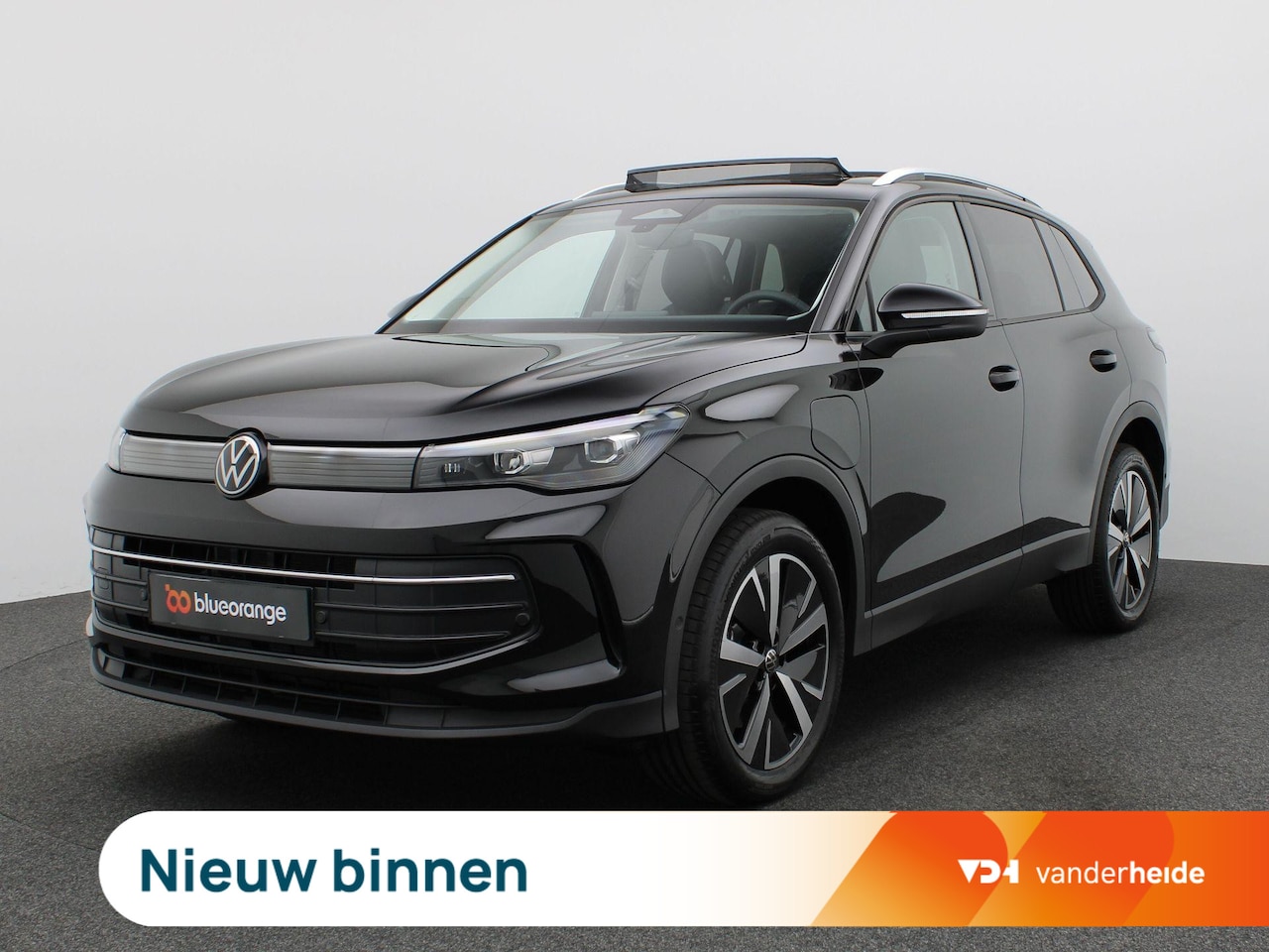 Volkswagen Tiguan - 1.5 eHybrid Life Edition 204PK DSG Panoramadak, Trekhaak, 19" LM Velgen, Adaptieve Cruise - AutoWereld.nl