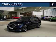 BMW 5-serie Touring - 530e M Sport Automaat / Panoramadak / Trekhaak / Bowers & Wilkins / Adaptief onderstel pro