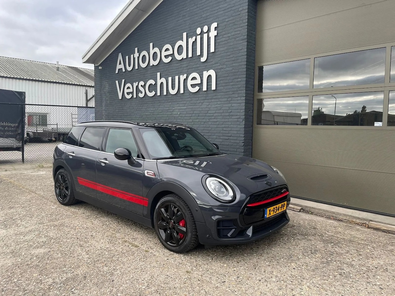 MINI Clubman - Mini 2.0 John Cooper Works ALL4 Chili lees tekst - AutoWereld.nl