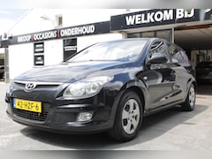 Hyundai i30 - 1.6i Dynamic / Airco /